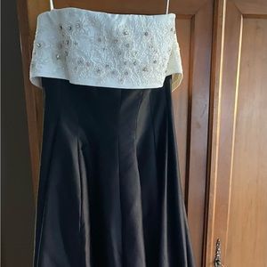 Stunning! Badgley Mischka Couture Strapless Gown